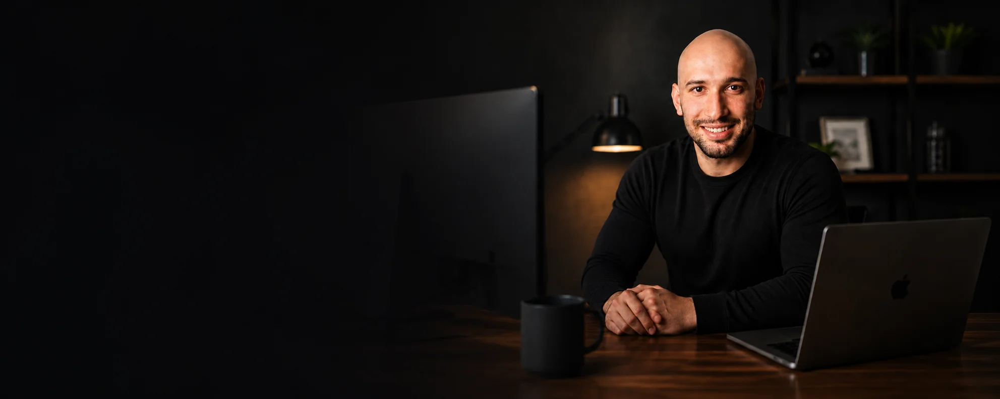 Azur Begić am Schreibtisch – Gründer von GoogleLead